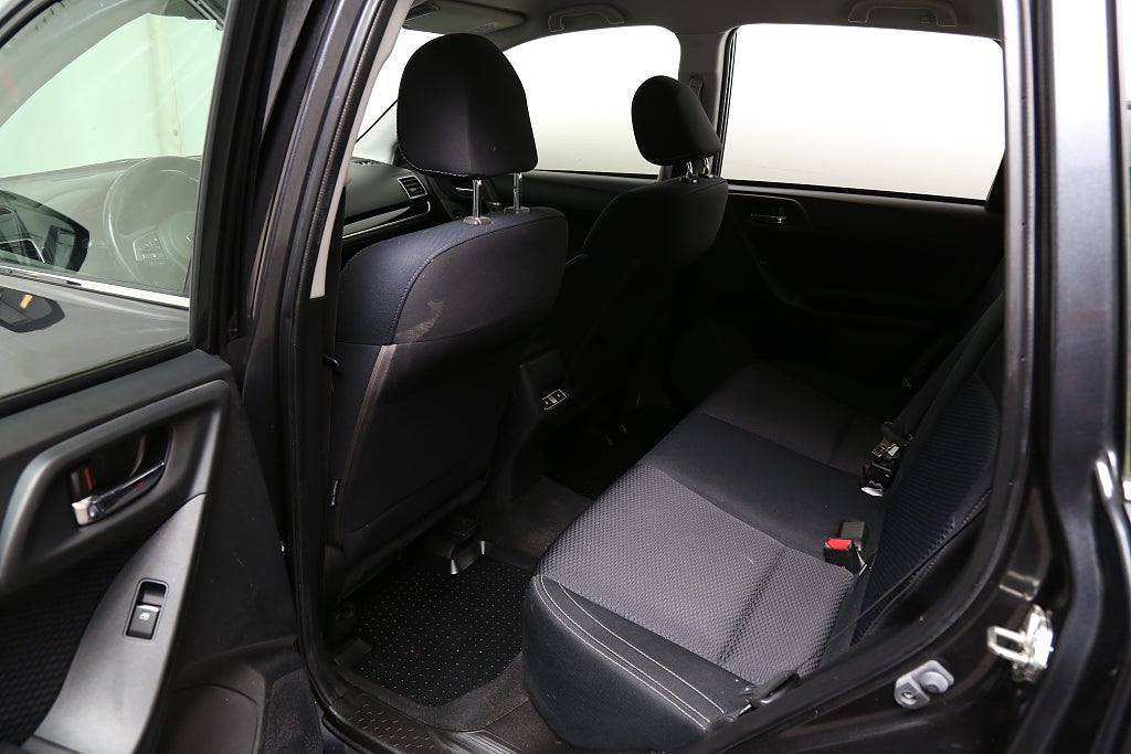 Subaru Forester 2,0D 147hk XS 4WD Aut Kamera Motorv Drag