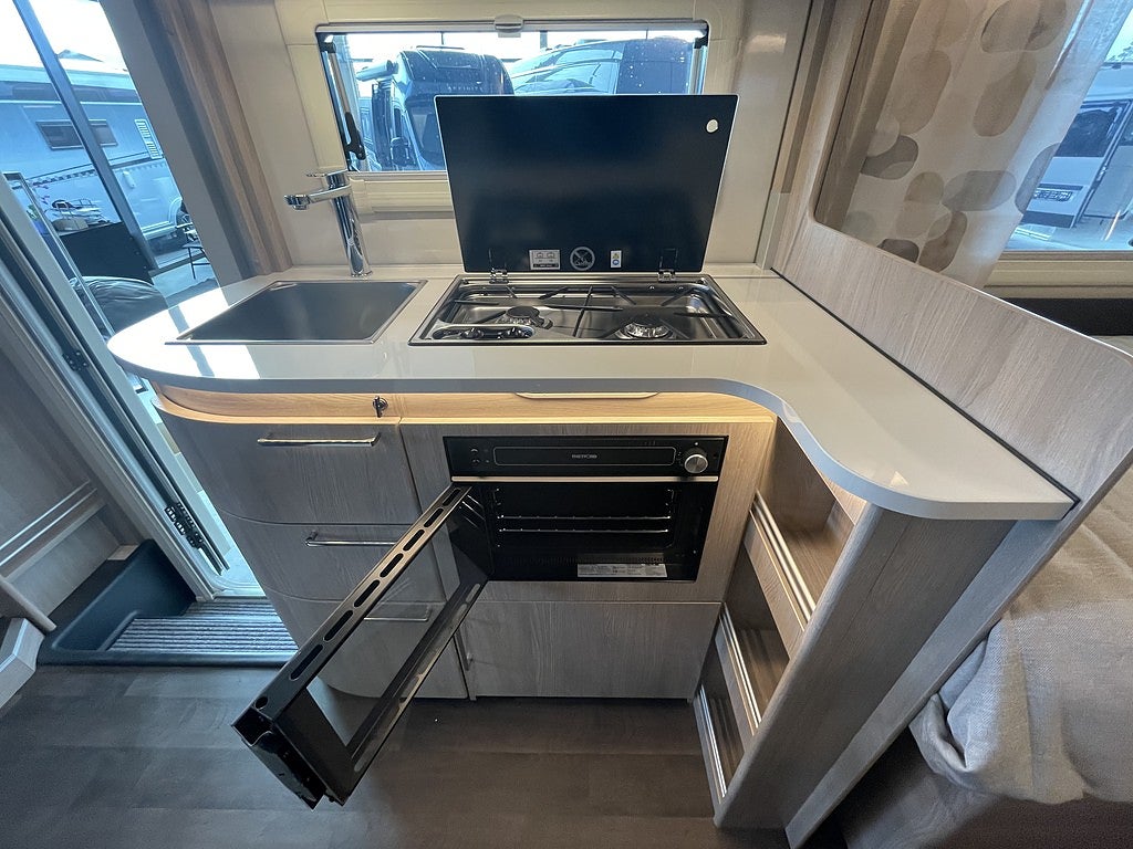 Kabe Classic 740 T / ALDE / Aut 180hk / 4400kg / Ugn / Badrum bak /  - Kabe