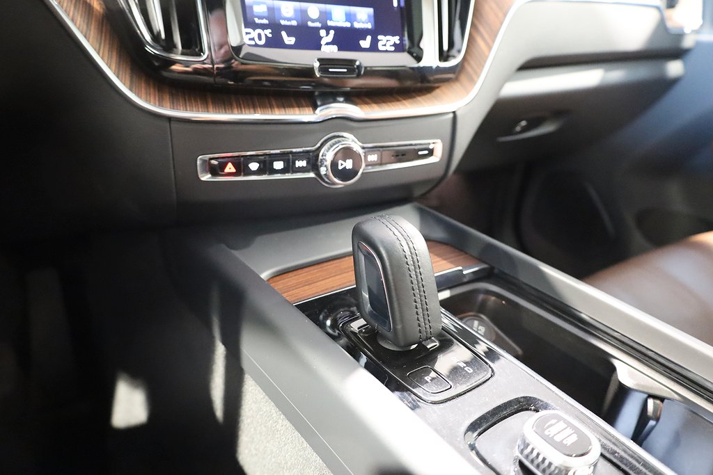 Volvo XC60 Recharge T6 Inscription Exp AWD Pano Skinn Drag 2021