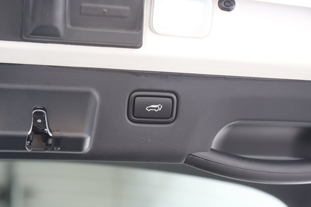 Kia EV6 77.4 kWh 325hk PLUS AWD 360°-kamera Skinn Leasbar 2023