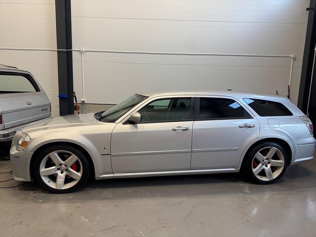 Dodge Magnum SRT8 6.1 V8 HEMI 450hk 
