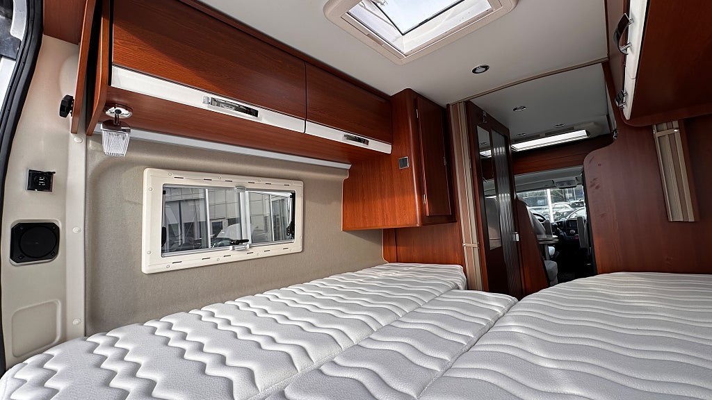 Rapido V68 1 Ägare, Långbädd, Dragkrok thumbnail