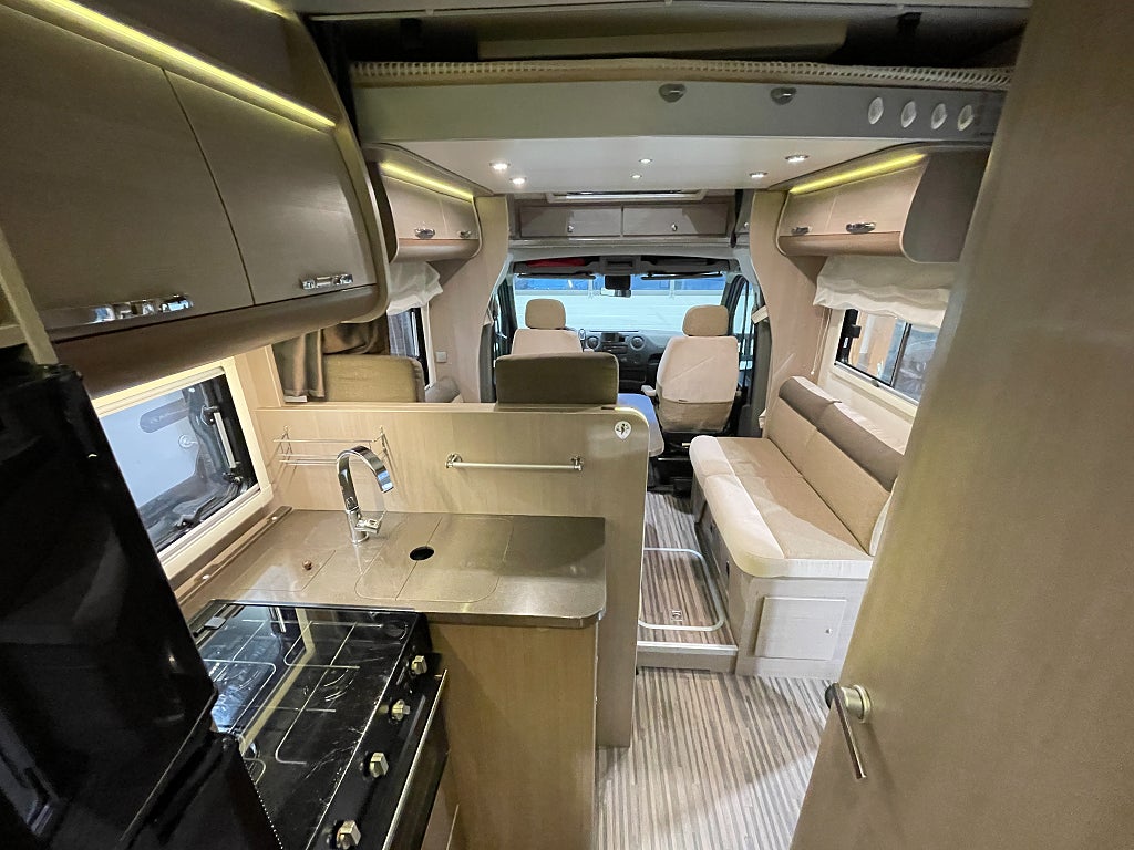 Adria Matrix Supreme 687 SL / ALDE / Taksäng / Solcell /Ugn /  - Adria