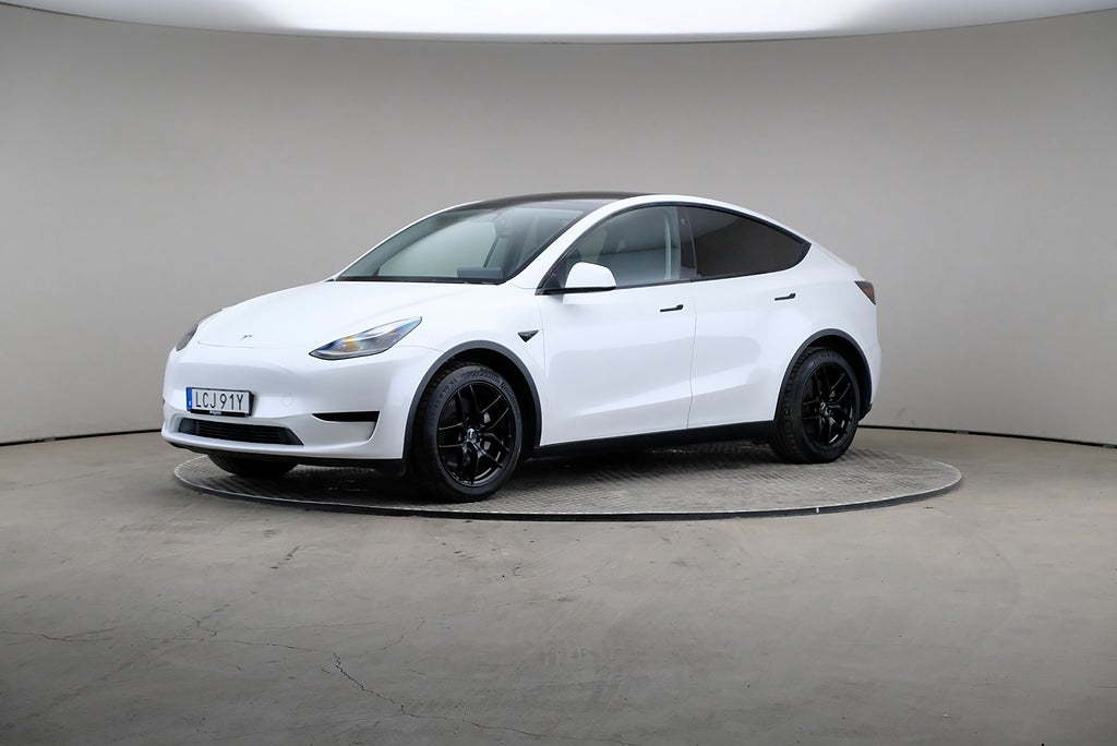 Tesla Model Y Standard Range RWD 299hk Drag