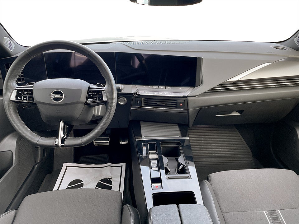 Bild på Opel Astra GS ST 1.2 PT 130hk Aut - RATTVÄRME