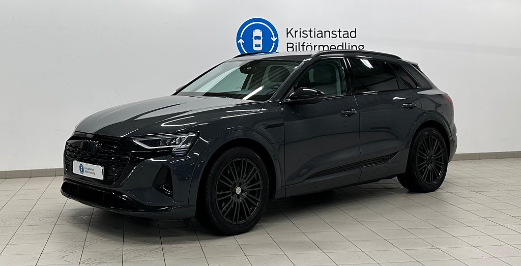Audi Q8 55 e-tron Quattro Black, Drag, Läder