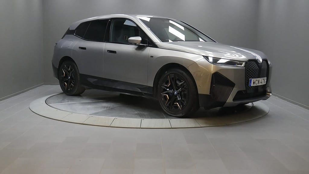 BMW iX M60 / Parking Ass Prof/ Driving Ass Prof/ Head-up Disp...