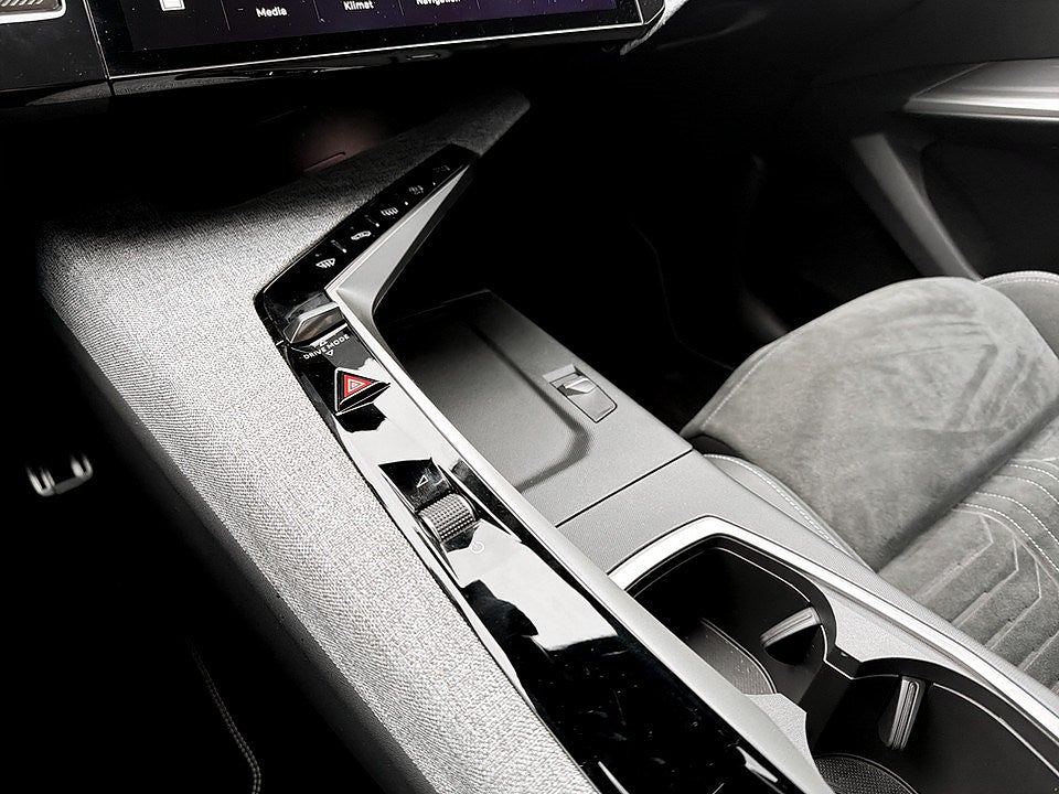 Bild på Peugeot 3008 GT Ultimate 1.2 PT 130hk Aut - B-KAMERA, NAVI