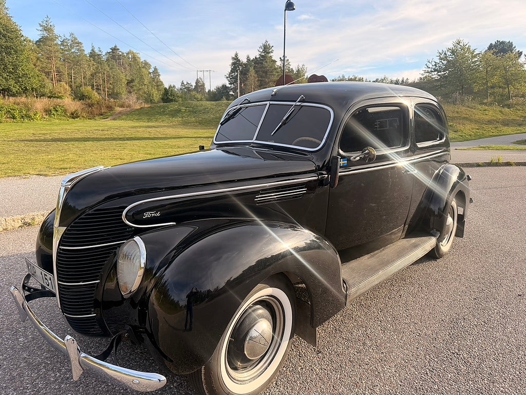 Ford Standard Fordor Sedan 2.2 V8