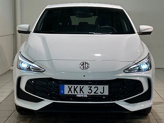MG 3 Hybrid+ Luxury Metallic 360° GPS Pvärm S/V-hjul MOMS