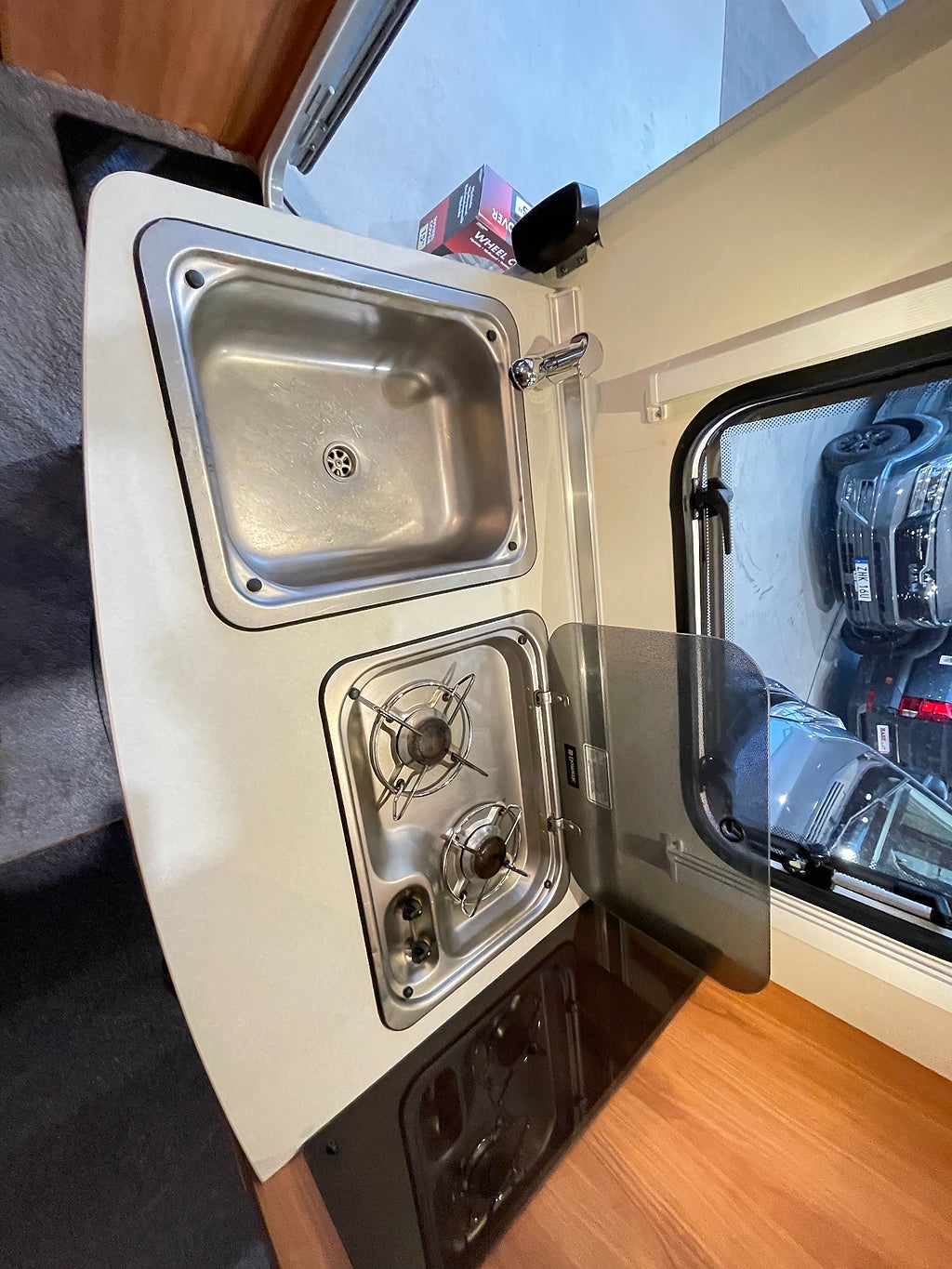 Hymer Compact 408 / Litium / B-kort / Höj och sänkbar säng /   - Hymer