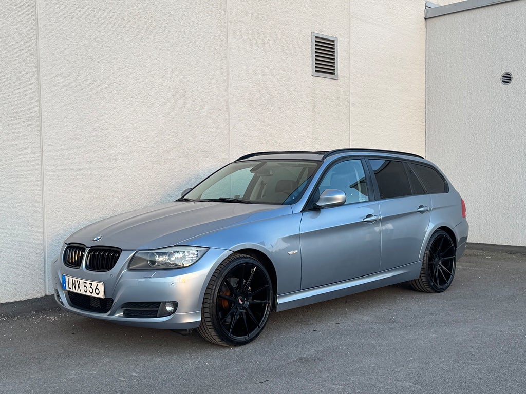 BMW 320D xDrive Touring AUTOMAT/SKINN/DRAG/VÄRMARE