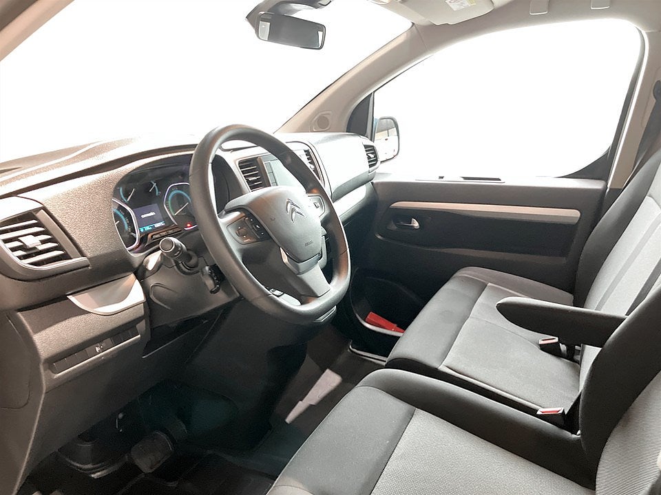 Bild på Citroën ë-Spacetourer Feel 75kWh 136hk L3 - 9-SITS, B-KAMERA