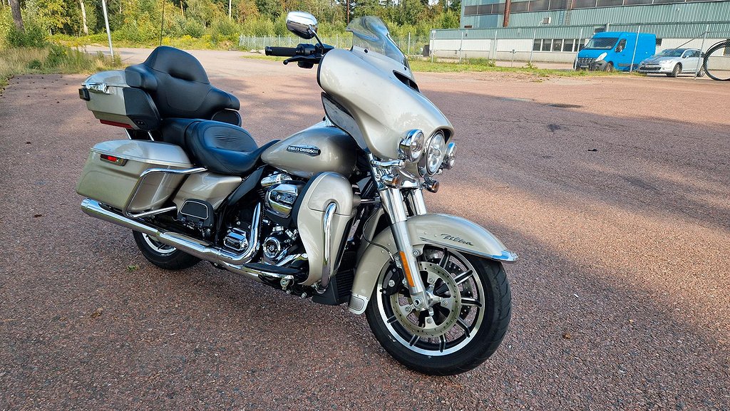 Harley-Davidson Electra Glide Ultra FLHTCU