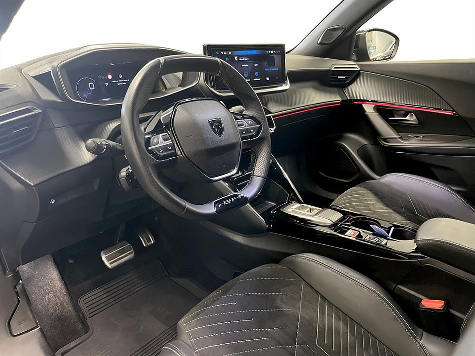 Bild på Peugeot 2008 GT Hybrid 145hk Aut B-KAMERA CARPLAY