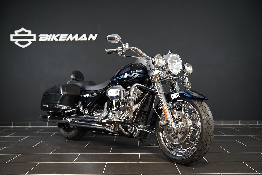 Harley-Davidson FLHRSE 3 Screamin' Eagle Road King 3 Vance & Hines