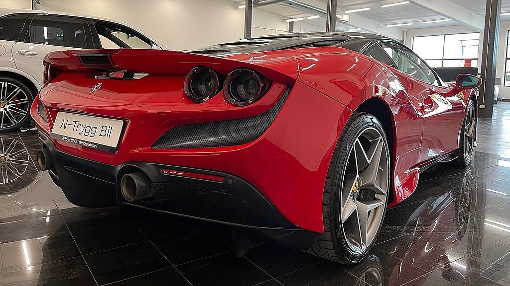 Ferrari F8 Tributo är en vidareutveckling av Ferrari 488 GTB. 