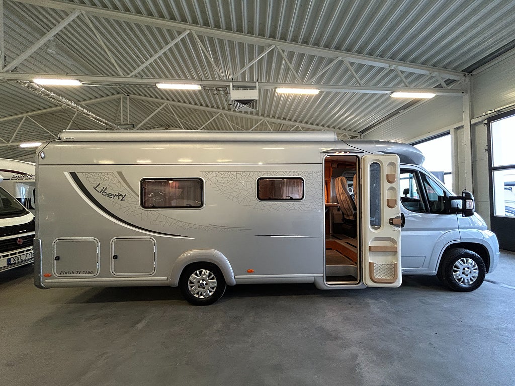 LMC LIBERTY FINISH TI 7100 / ALDE / Kamkedja / Ugn / Solcell - LMC