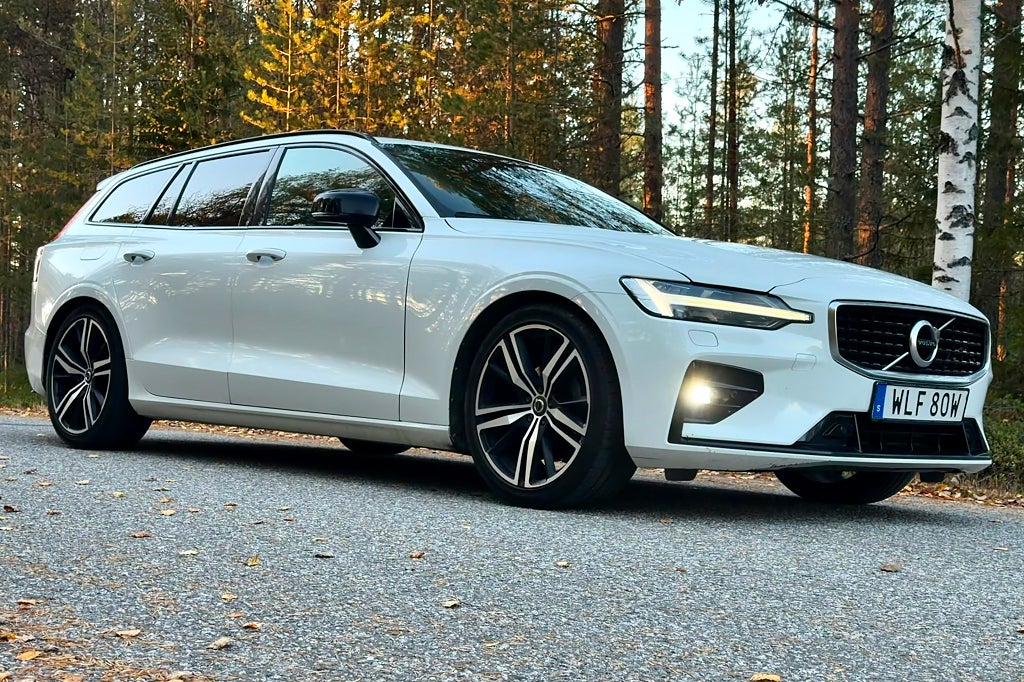 Volvo V60 D4 AWD Geartronic R-Design|Dragkrok|Svart innertak|VoC