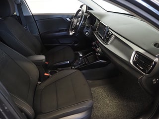 Halvkombi Kia Rio 10 av 21