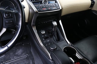 SUV Lexus NX 21 av 24