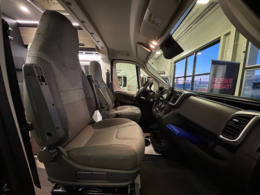 Sun Living V 65 GX /Dieselvärme / Höj & Sänkbarsäng / Automat / B-körkort/ - Sun Living