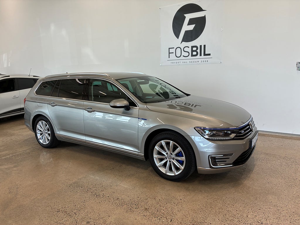 Volkswagen Passat GTE 1.4 TSI ACT Värmare Drag Backkamera Nyservad SoV