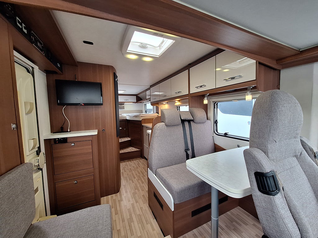 LMC Explorer Sportline I 675 G Långbädd, Alde, Solcell