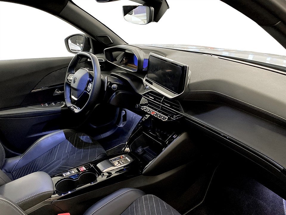 Bild på Peugeot 2008 GT 1.2 PT 130hk Aut - 360-KAMERA,ELSTOL,1 ÄGARE
