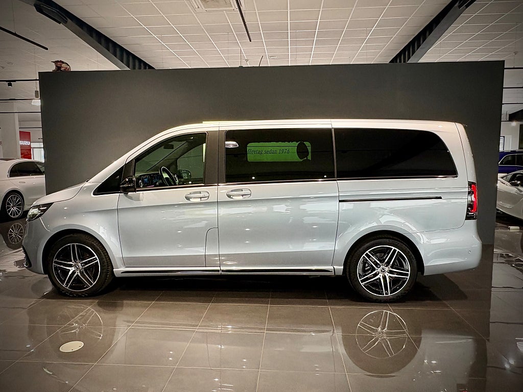 Mercedes-Benz V 300d 4MATIC AMG Läder Värmare El-dörrar 6sits - bild 2