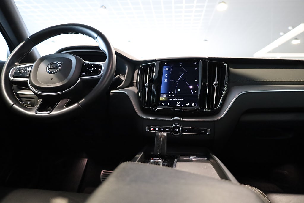 Volvo XC60 Recharge T6 AWD AUT R-Design Pano H&K Navi Kamera