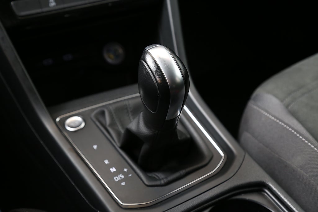 Volkswagen Touran 1,5 TSI 150hk R-Line DSG Värme Drag 7-sits 2021