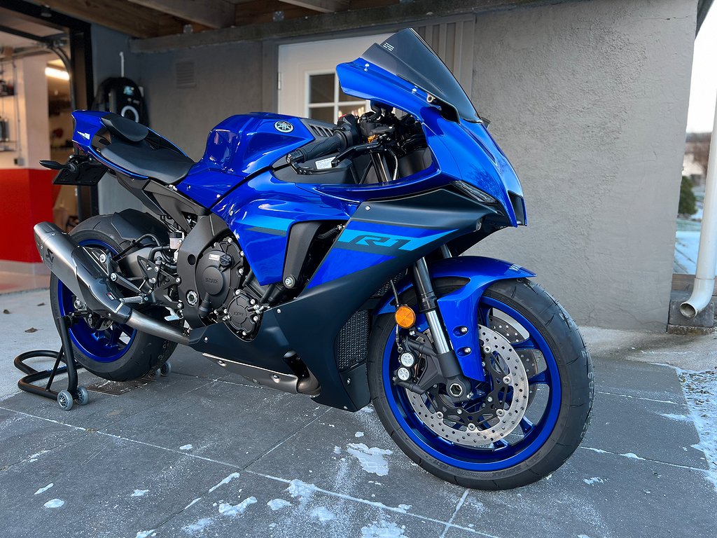 Yamaha YZF-R1  / NY 0MIL / AKRAPOVIC / RIZOMA