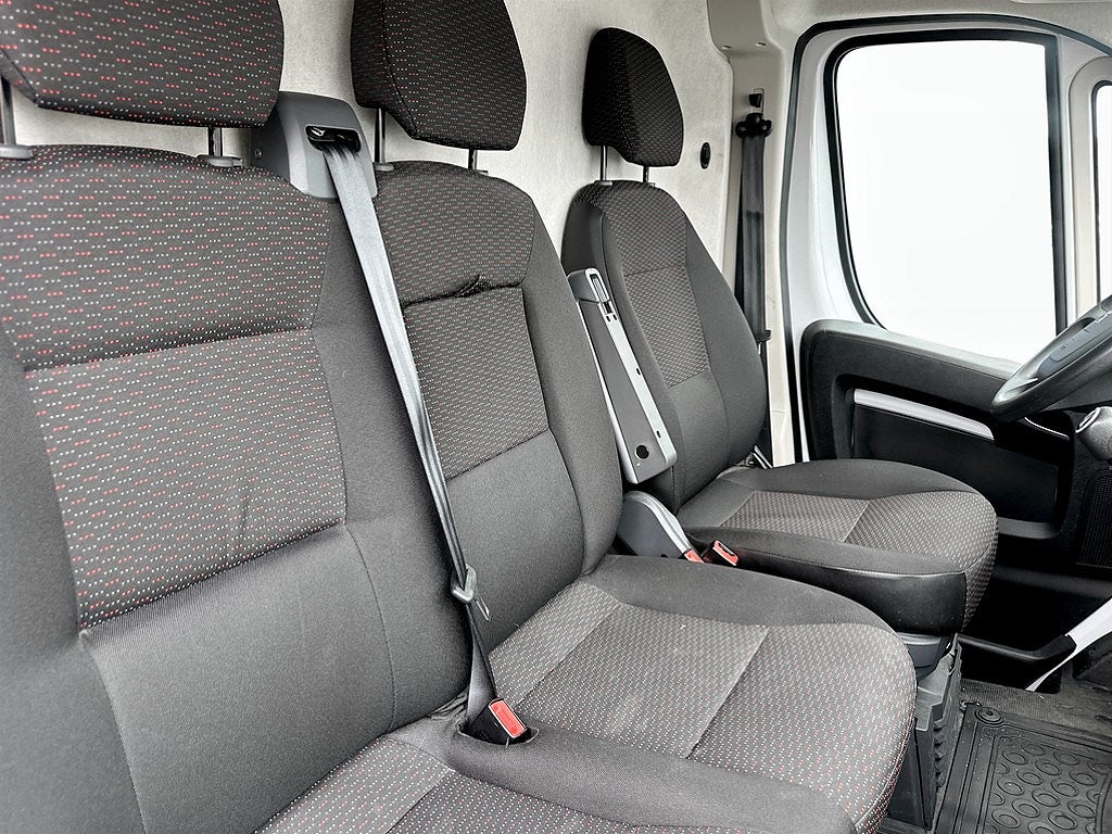 Bild på Peugeot Boxer PRO+ 2.2 BHDi 140hk L3H2 - DRAG,B-KAMERA