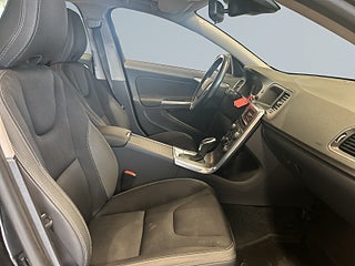 Volvo V60 D4 AWD Momentum Dragkrok Mvärme Farthållare Psens S&V – bild 10