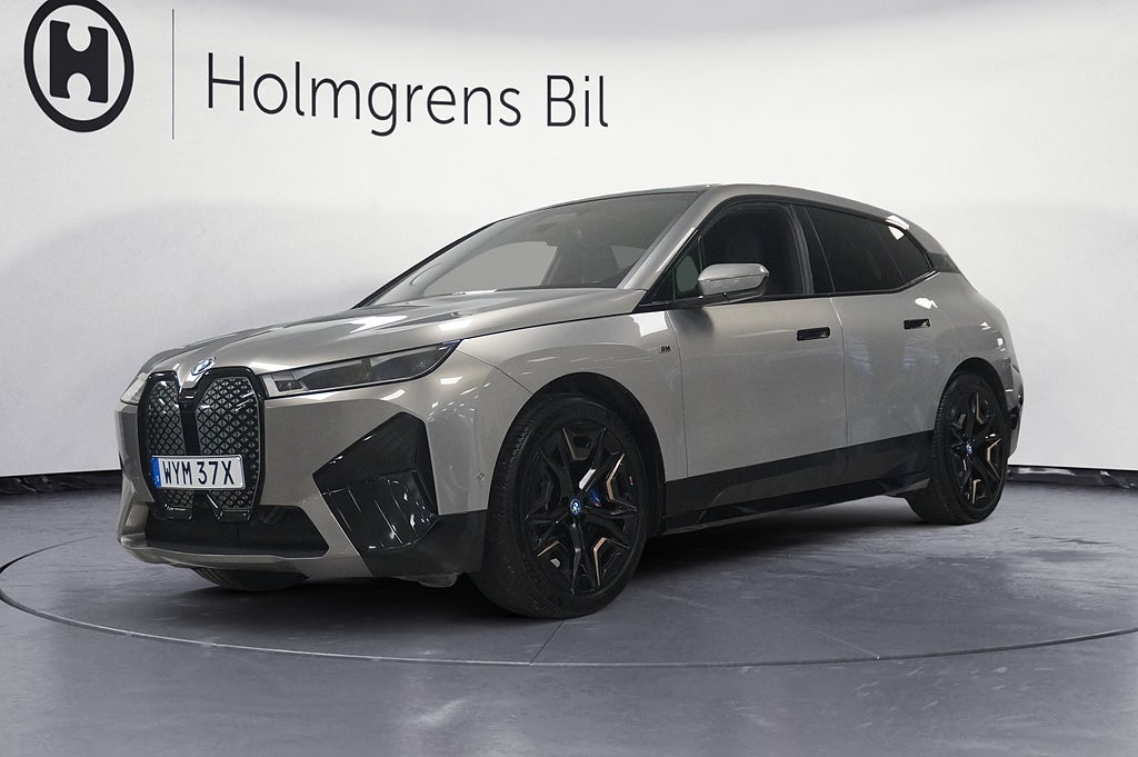 BMW iX M60 Pano B W DAP Massage Drag 22 | Ränta 3,99%