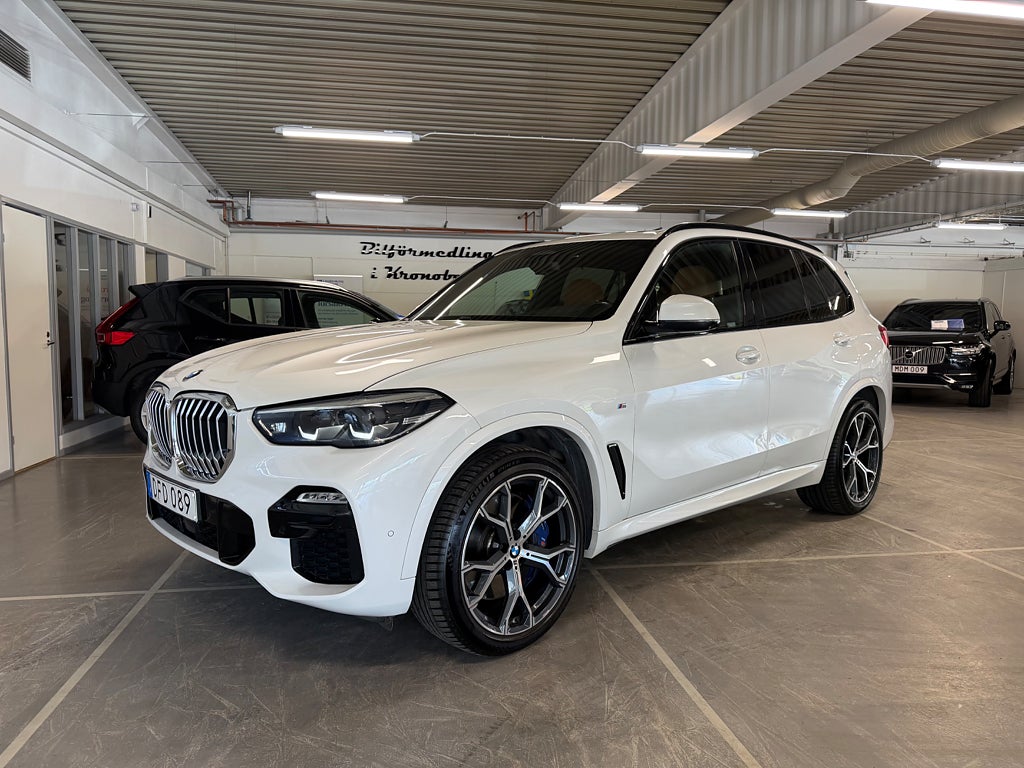 BMW X5 xDrive40i M Sport Pano Värmare HUD Drag H/K Pilot Luft