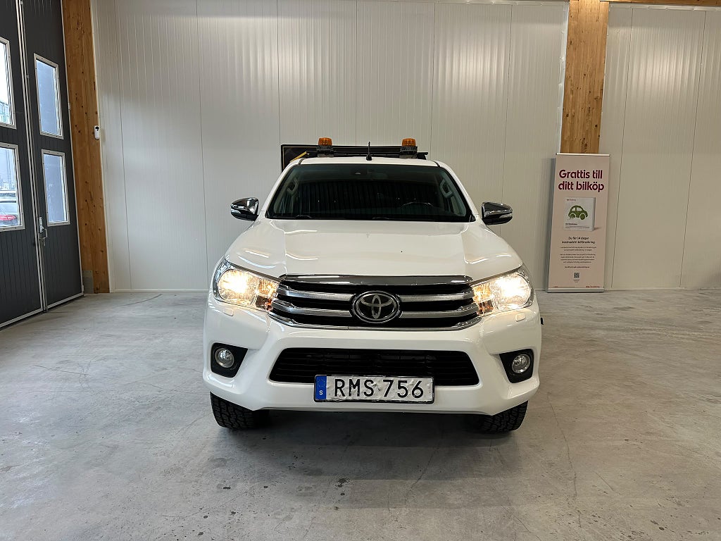 Toyota HiLux Dubbelhytt 2.4 AWD  AUT DRAG  KAMRA MOMS Lågmilad