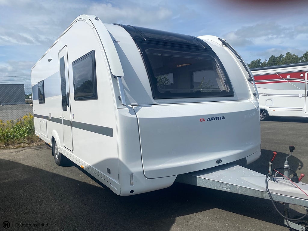 Adria Adora UT tvärbädd/toa bak