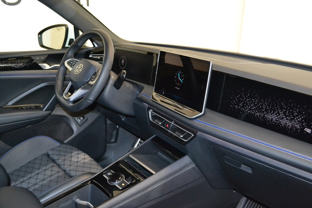 Volkswagen Tiguan R-LINE 2.0 TDI 4MOTION 2025, photo 7/10