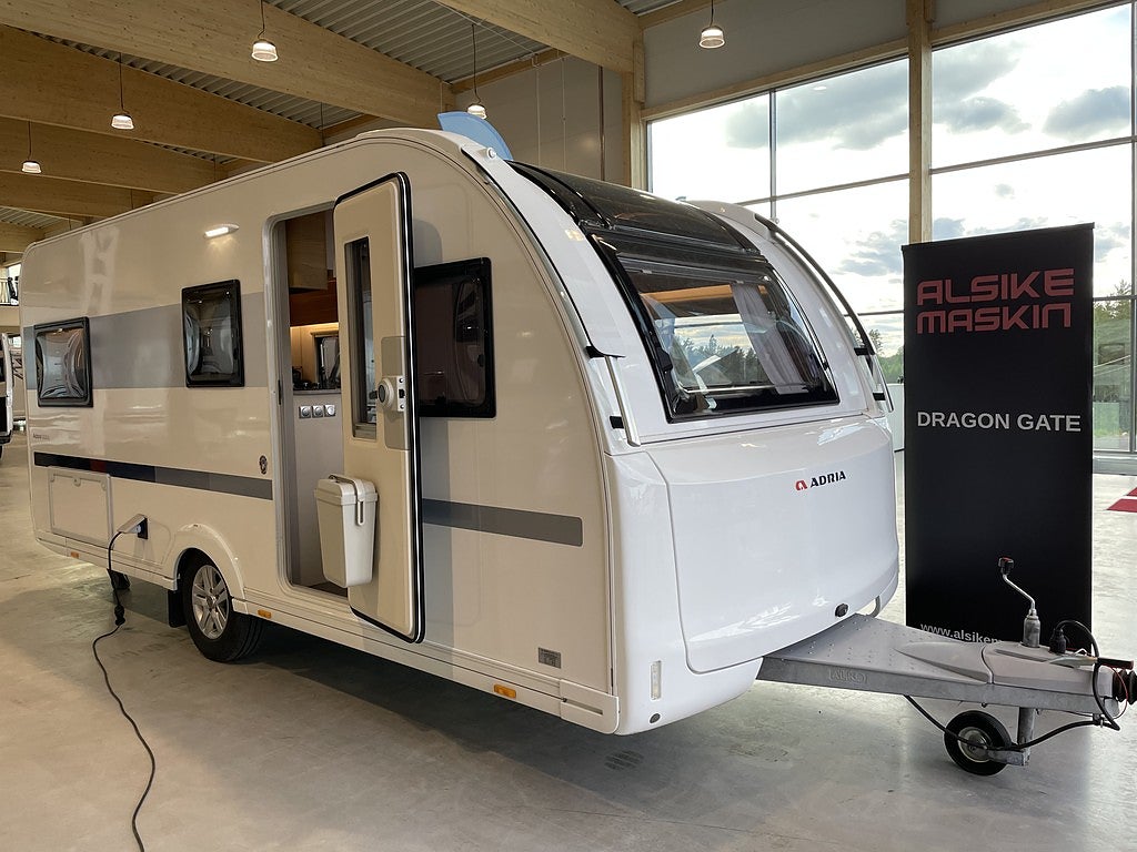Adria Adora 502 UL / ALDE / Långbäddar / Fint skick / 1395kr/månad
