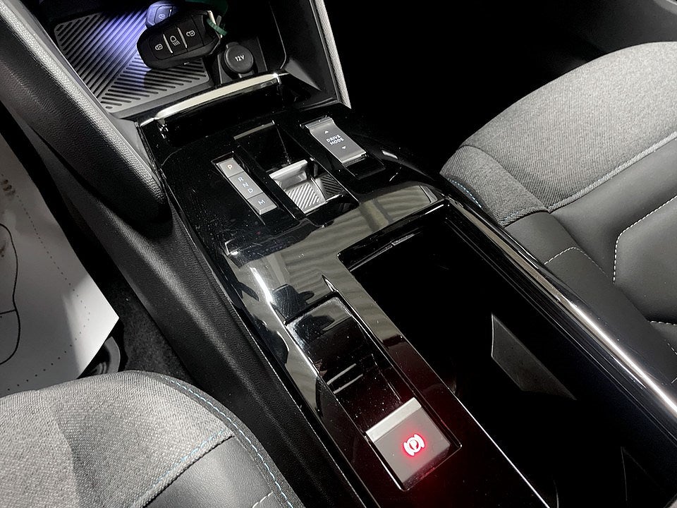 Bild på Citroën C4 X Shine 1.2 PT 130hk Aut - B-KAMERA, RATTVÄRME