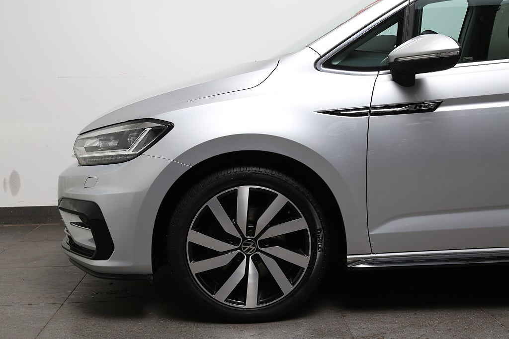 Volkswagen Touran 1,5 TSI 150hk R-Line DSG Värme Drag 7-sits 2021