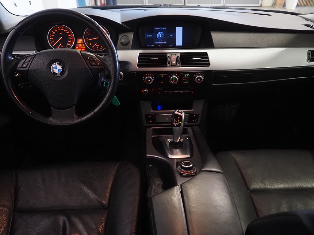 BMW 520i 170hk Touring Comfort Automat Drag P-Sensorer Skinn
