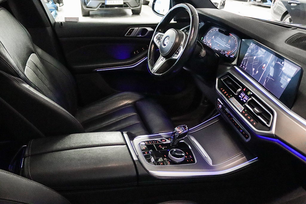 BMW X5 xDrive40i M Sport Pano HuD Värmare H/K Dragkrok MOMS