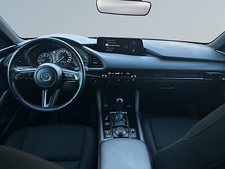 Mazda 3 Hatchback 2.0 M-Hybrid HOMURA Kamera/MoK-Värm/SoV-Däck – bild 8