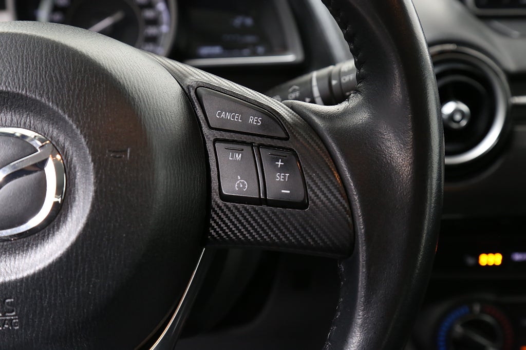 Mazda 2 1,5 SKYACTIV-G 90hk Core Aut Motorvärmare Dragkrok 2015