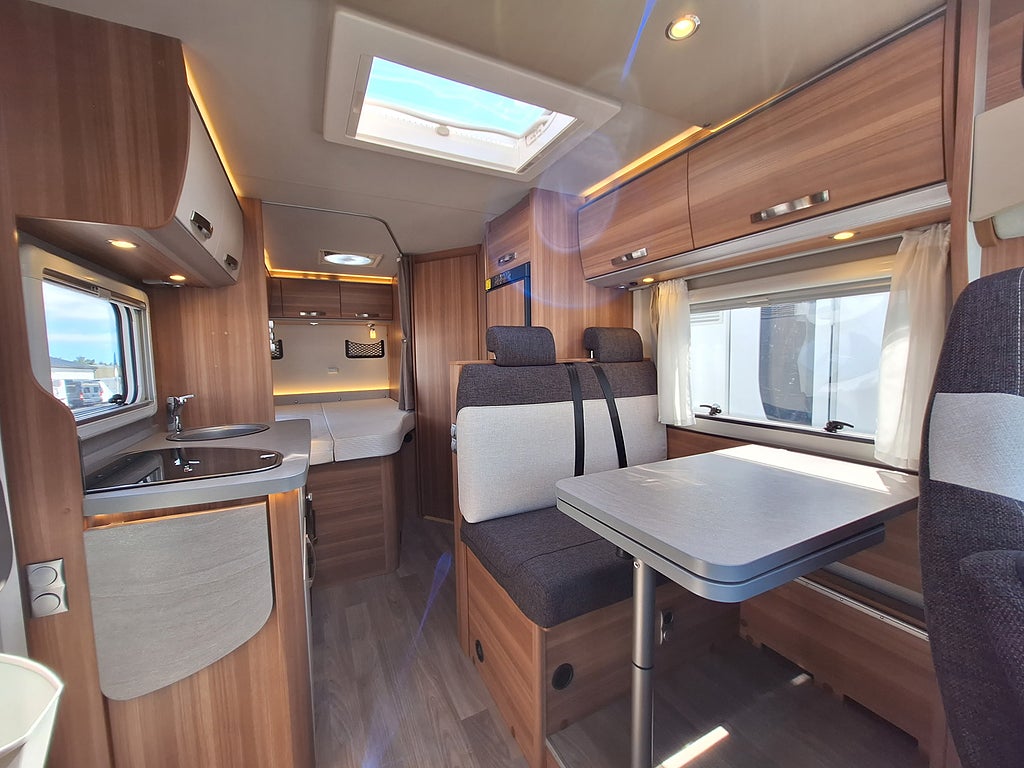 Weinsberg Caraloft Edition Scandic 600 MF Dubbelbädd, Automat, Solcell, Si