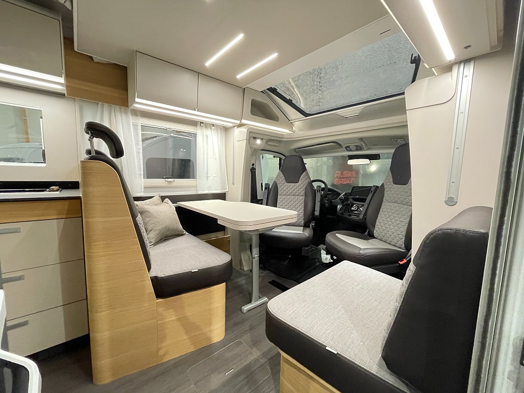 Adria Matrix Axess 670 SL /Taksäng/Automat/5 bältad/B-körkort - Adria