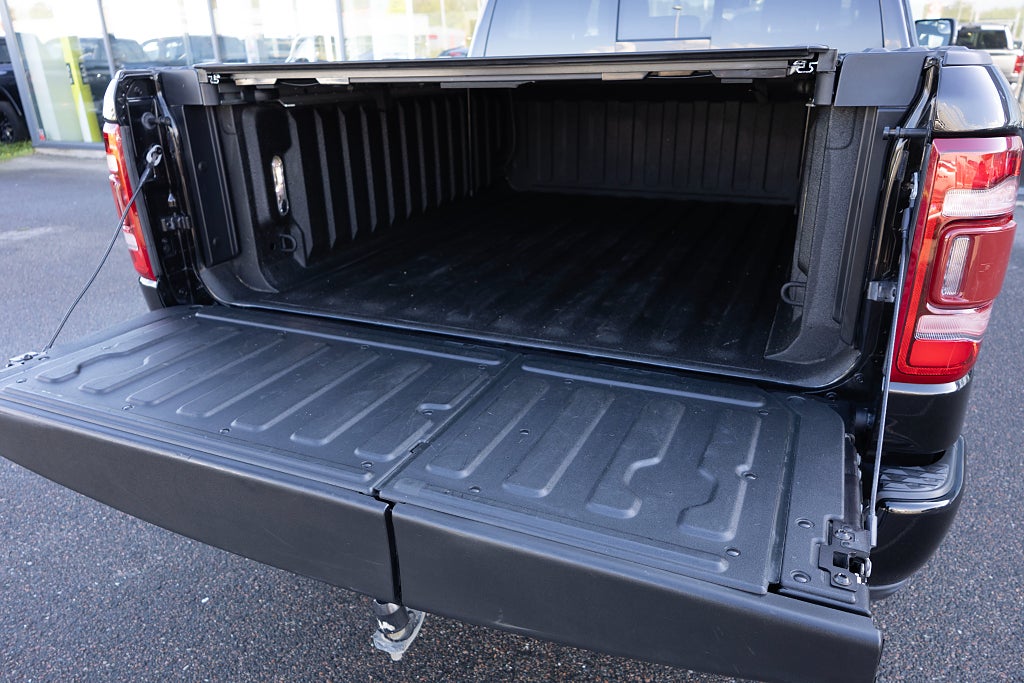 RAM 1500 Crew Cab 5.7 V8 HEMI Limited Rambox Multilucka BAKFlip